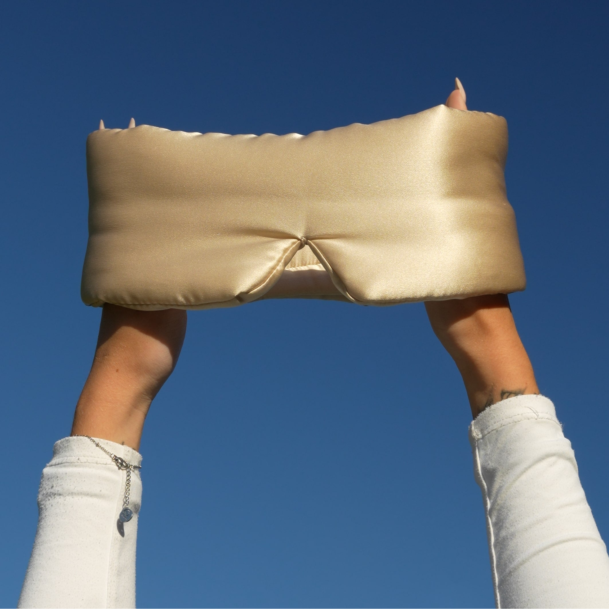 Fluffig Sidenmask │ Sov mjukt, mörkt & svalt i 100% Mullbärssilke